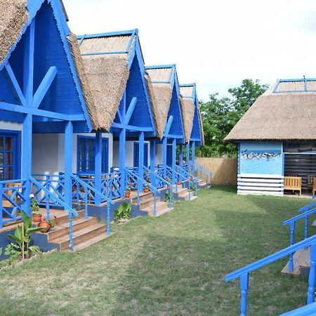 Отель Casa Condrat Сфынту-Георге Экстерьер фото